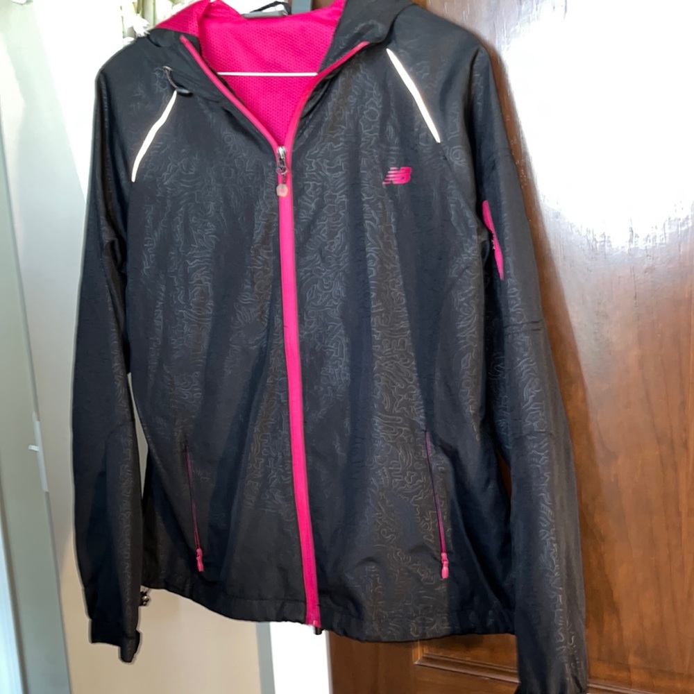 New Balance Windbreaker Hoodie Size Medium NWOT